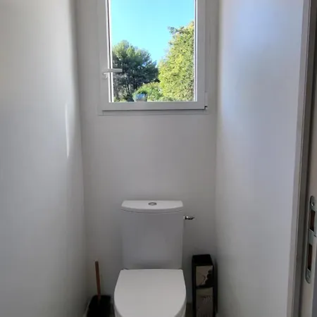 Jolie Maison Neuve Entre Et Colline En Provence Hébergement de vacances *